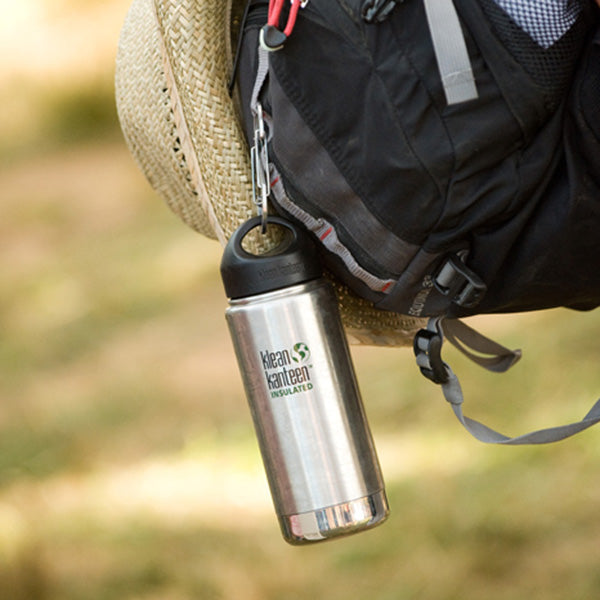 steel-s-biner-3-t0 carabiner_steel_bottle_backpack_lifestyle_dd4fef2d-f5d2-4f32-ac05-c706bd6b518e.jpg
