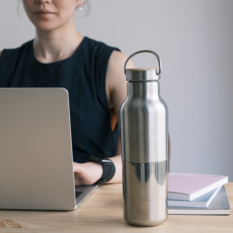20oz-rise-reflect-with-bamboo-cap-z6 20oz_rise_reflect_desk_laptop_square.jpg