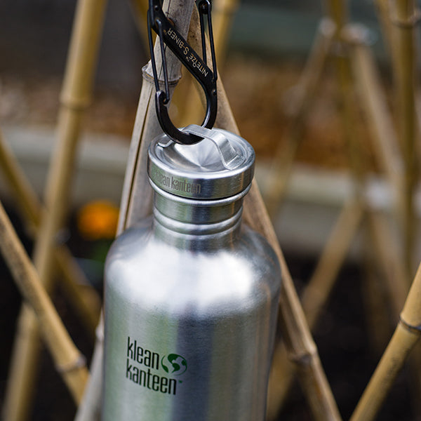 classic-steel-loop-cap-d9 40oz_bottle_steel_loop_cap_lifestyle.jpg