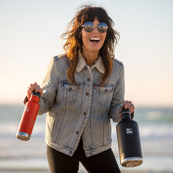 64oz-classic-with-loop-cap-q5 64oz_insulated_classic_black_beach_smile_square.jpg