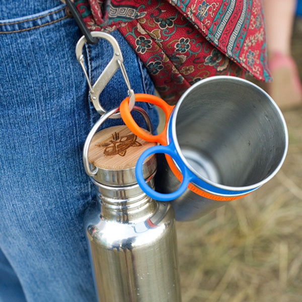 steel-s-biner-3-t0 carabiner_steel_clip_bottle_lifestyle_f9a2dad1-cd06-4894-b3ff-13476b2b5a87.jpg
