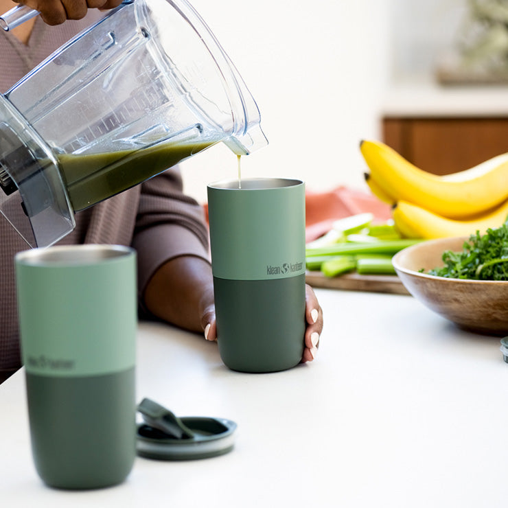 smoothie-set-i8 smoothie_kit_rise_tumbler_smoothie_pour.jpg